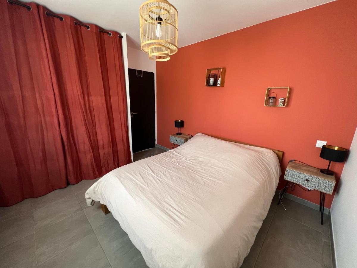 Agreable Villa Recente Au Coeur D'Un Charmant Petit Village Sernhac Kültér fotó