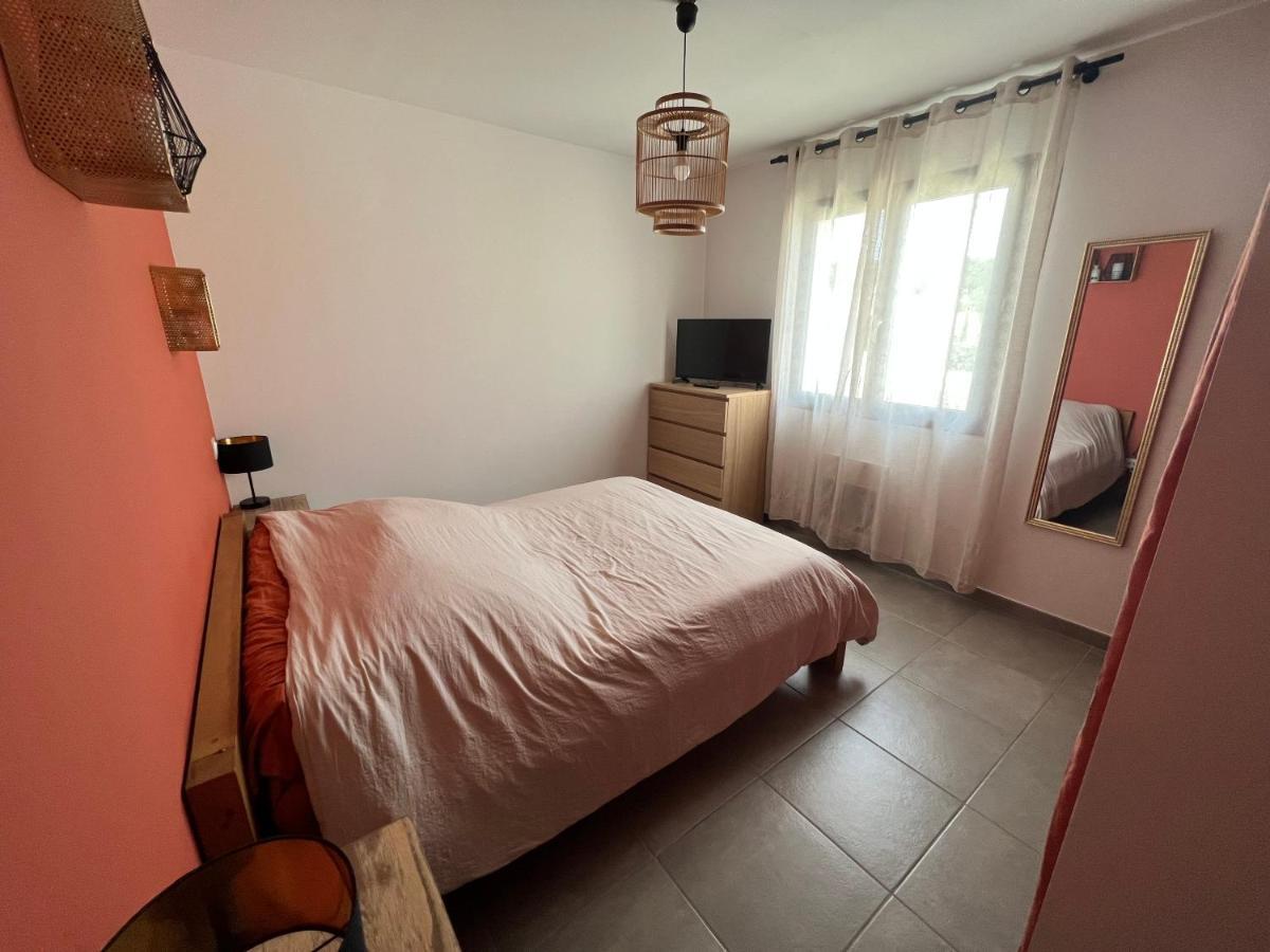 Agreable Villa Recente Au Coeur D'Un Charmant Petit Village Sernhac Kültér fotó