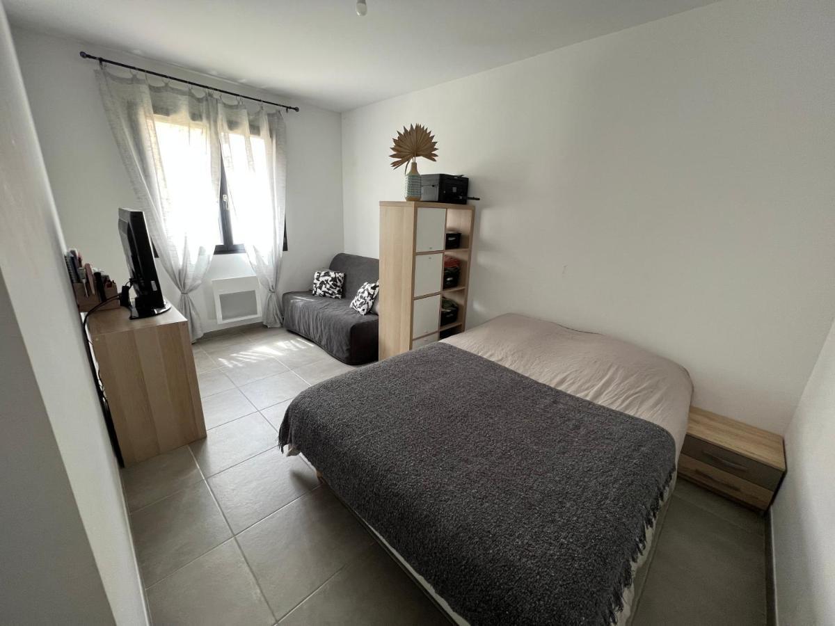Agreable Villa Recente Au Coeur D'Un Charmant Petit Village Sernhac Kültér fotó
