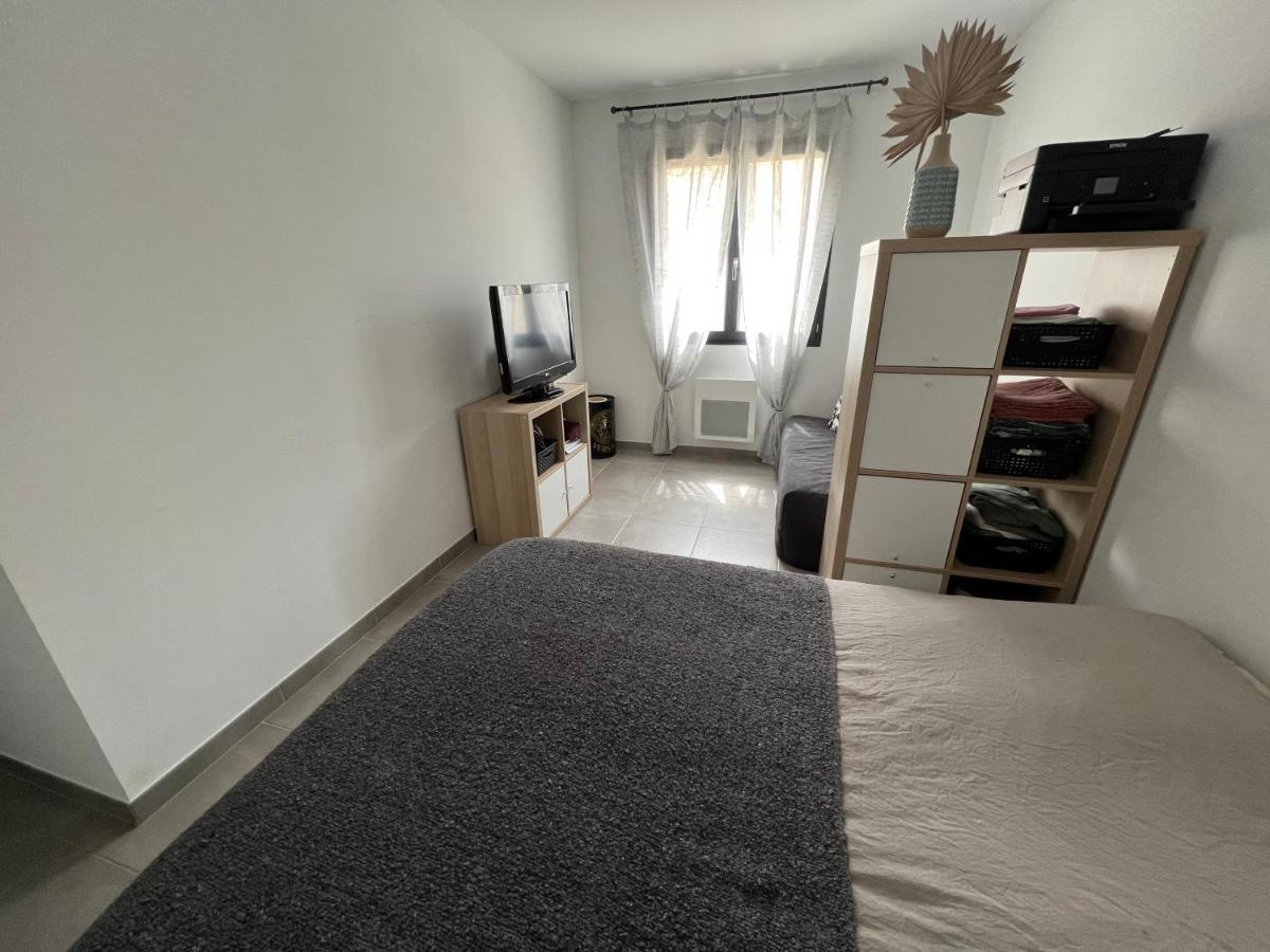 Agreable Villa Recente Au Coeur D'Un Charmant Petit Village Sernhac Kültér fotó