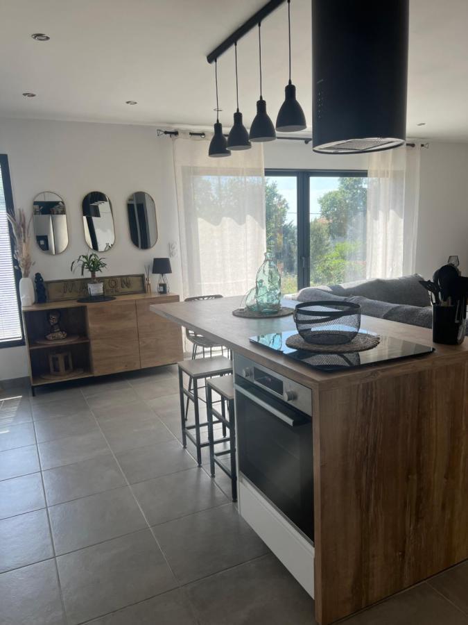Agreable Villa Recente Au Coeur D'Un Charmant Petit Village Sernhac Kültér fotó