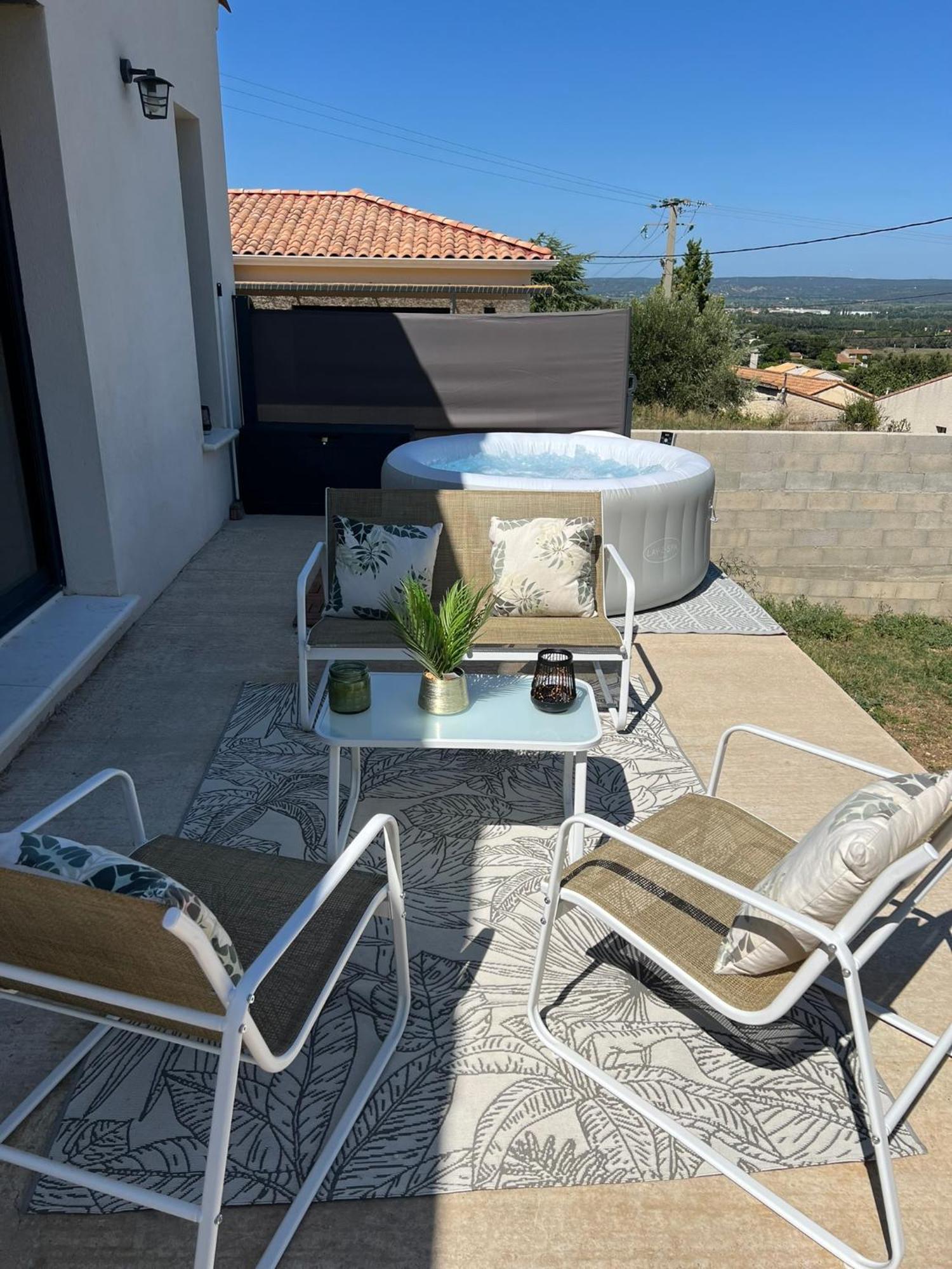 Agreable Villa Recente Au Coeur D'Un Charmant Petit Village Sernhac Kültér fotó